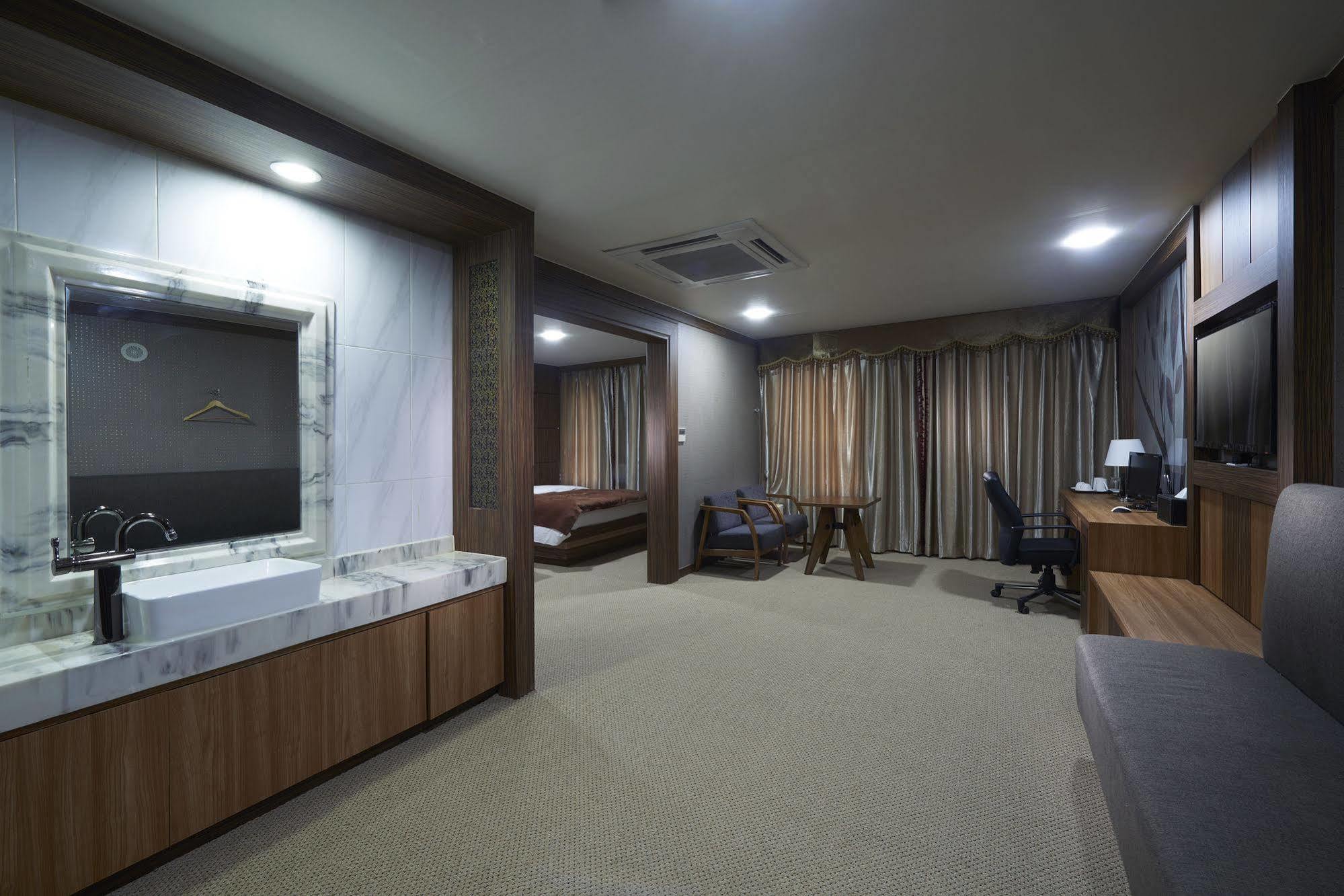 Benikea Premier Hotel Siheung מראה חיצוני תמונה