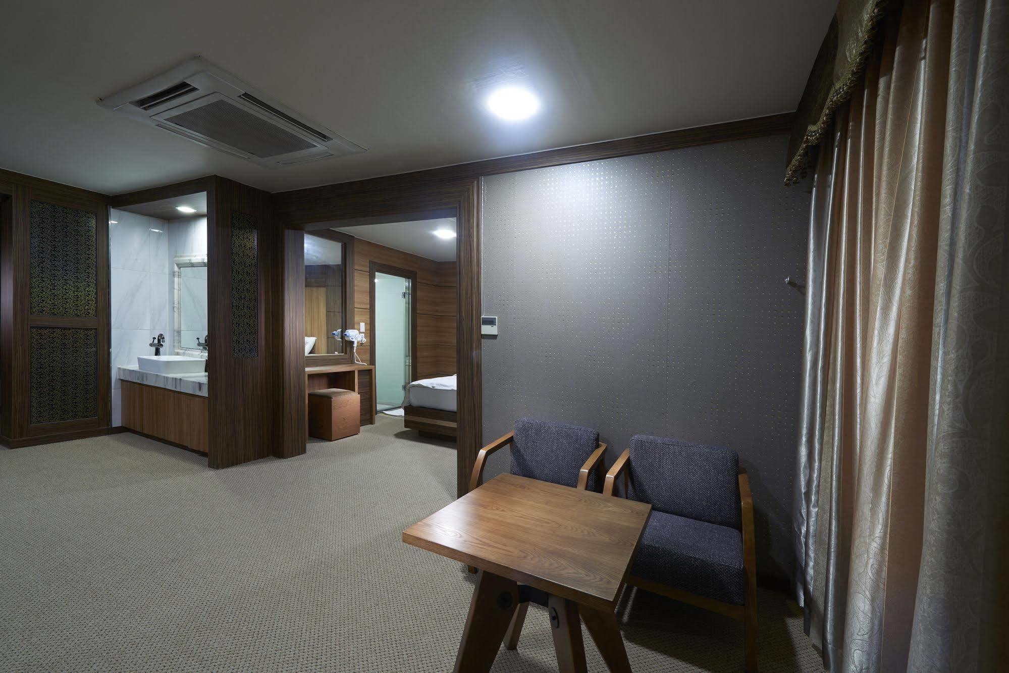 Benikea Premier Hotel Siheung מראה חיצוני תמונה